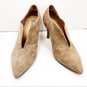 {Bella Vita} Dara Suede/Leather Gold Studded Pumps